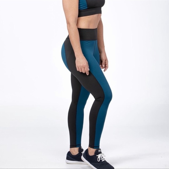 EVREE x Barbella Booty Leggings - Picture 8 of 9